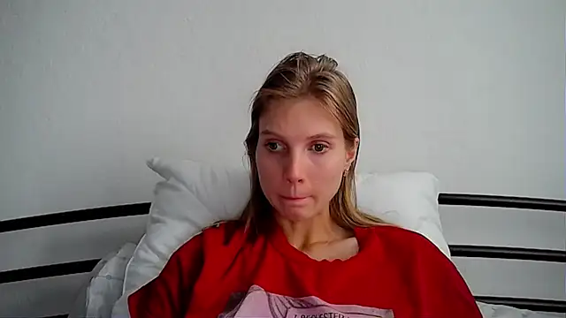 Snapshot of MaryMiton chatting on 02-15-25, 03:39 MaryMiton online show from 02-15-25, 03:39