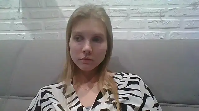 Snapshot of MaryMiton chatting on 10-19-25, 01:01 MaryMiton online show from 10-19-25, 01:01