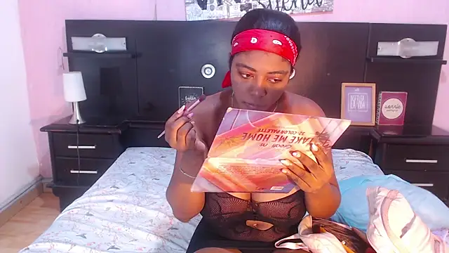 Snapshot of malorybrown chatting on 04-17-26, 01:03 malorybrown online show from 04-17-26, 01:03