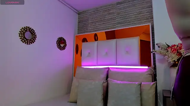 ShaniaBrownn online show from 02-05-25, 07:53