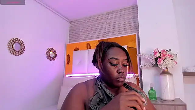 ShaniaBrownn online show from 03-20-25, 08:08