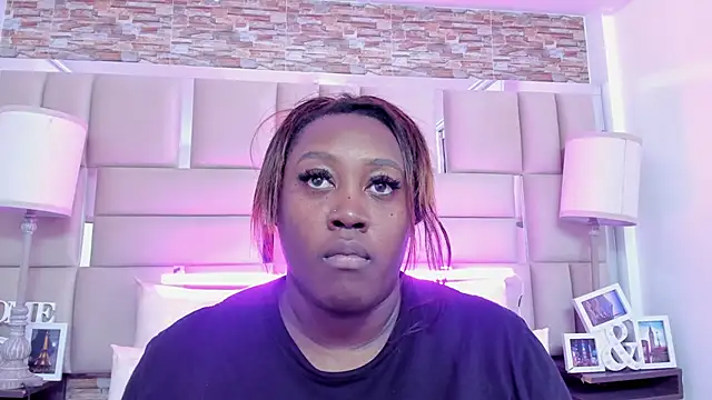 ShaniaBrownn online show from 09-26-25, 07:40