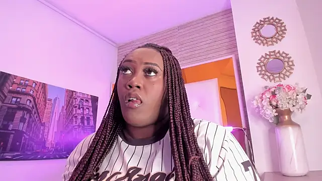ShaniaBrownn online show from 06-27-26, 04:56