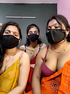 Snapshot of cutee__crazy chatting on 04-12-26, 01:49 cutee crazy online show from 04-12-26, 01:49
