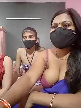 Snapshot of cutee__crazy chatting on 04-15-26, 02:13 cutee crazy online show from 04-15-26, 02:13