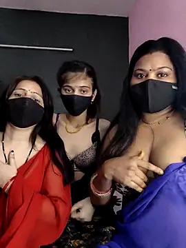 Snapshot of cutee__crazy chatting on 05-02-26, 02:44 cutee crazy online show from 05-02-26, 02:44
