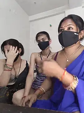 Snapshot of cutee__crazy chatting on 05-15-26, 01:51 cutee crazy online show from 05-15-26, 01:51