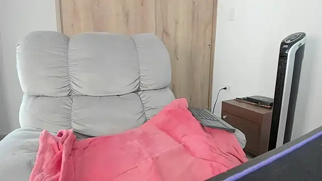 xspecialoomx online show from 05-06-26, 06:57