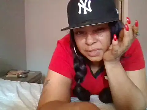 MSweetLindaParks online show from 01-13-25, 05:02