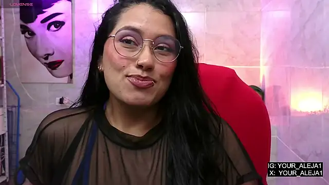 LauraRuiz1 online show from 05-13-26, 04:32