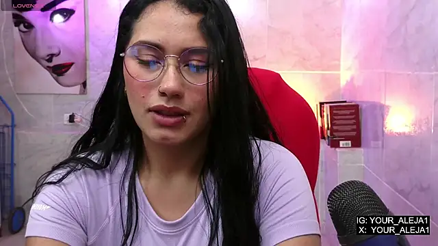 LauraRuiz1 online show from 05-15-26, 11:23