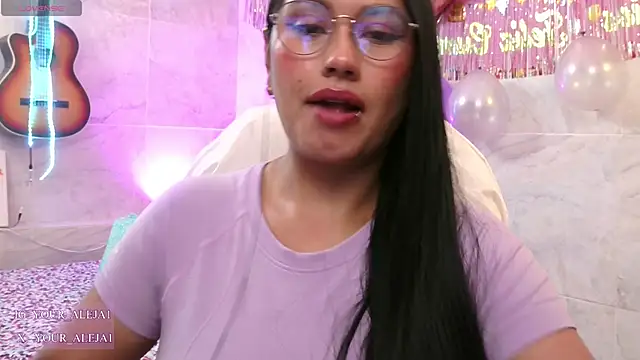 LauraRuiz1 online show from 06-15-26, 01:41