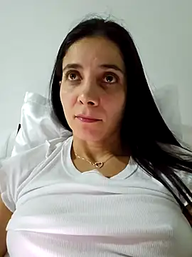 Snapshot of miaeyes chatting on 12-23-24, 01:40 miaeyes online show from 12-23-24, 01:40