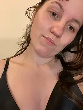 Snapshot of Nicole-Ray chatting on 12-22-24, 10:58 Nicole-Ray online show from 12-22-24, 10:58