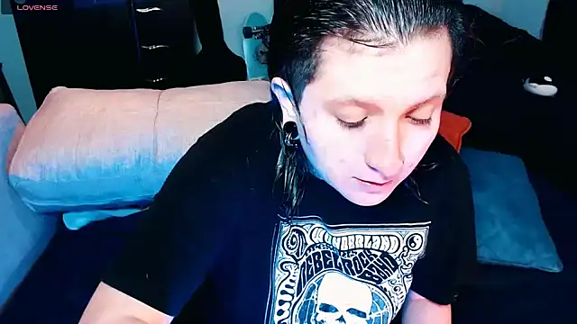 Snapshot of Marieblueeyes chatting on 10-06-25, 03:15 Marieblueeyes online show from 10-06-25, 03:15