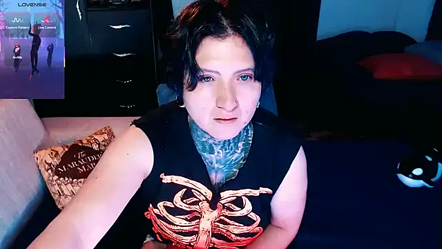 Snapshot of Marieblueeyes chatting on 10-11-25, 04:44 Marieblueeyes online show from 10-11-25, 04:44