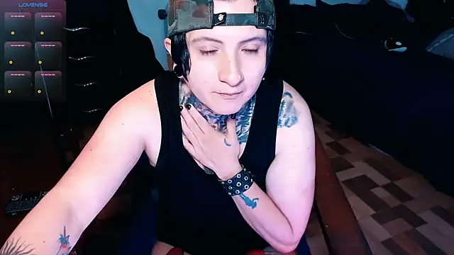 Snapshot of Marieblueeyes chatting on 10-15-25, 07:41 Marieblueeyes online show from 10-15-25, 07:41