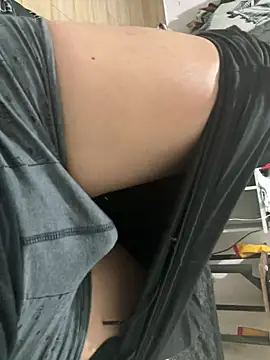 elvis0966 online show from 12-30-24, 04:42