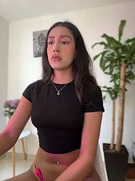 Snapshot of SelenaStone chatting on 01-11-26, 06:02 SelenaStone online show from 01-11-26, 06:02