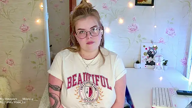 sinnamon  online show from 11-29-25, 12:30