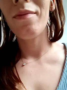 Snapshot of clara-francaise chatting on 02-17-25, 08:04 clara-francaise online show from 02-17-25, 08:04