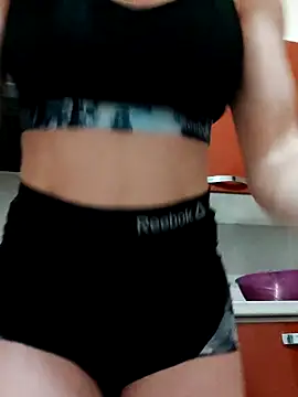 Snapshot of clara-francaise chatting on 02-20-25, 07:30 clara-francaise online show from 02-20-25, 07:30