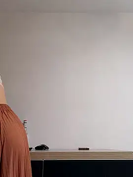 Snapshot of clara-francaise chatting on 02-24-25, 02:04 clara-francaise online show from 02-24-25, 02:04