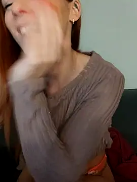 Snapshot of clara-francaise chatting on 09-25-25, 06:55 clara-francaise online show from 09-25-25, 06:55