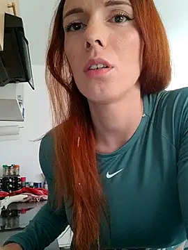 Snapshot of clara-francaise chatting on 10-21-25, 01:01 clara-francaise online show from 10-21-25, 01:01