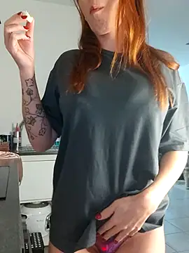 Snapshot of clara-francaise chatting on 10-28-25, 06:54 clara-francaise online show from 10-28-25, 06:54