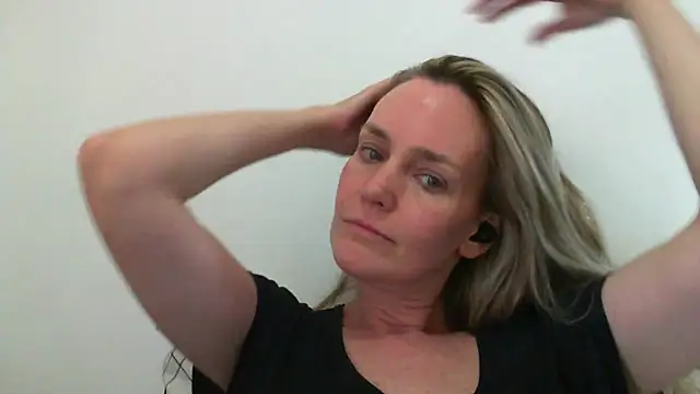 Snapshot of Annylove1 chatting on 12-23-24, 06:48 Annylove1 online show from 12-23-24, 06:48