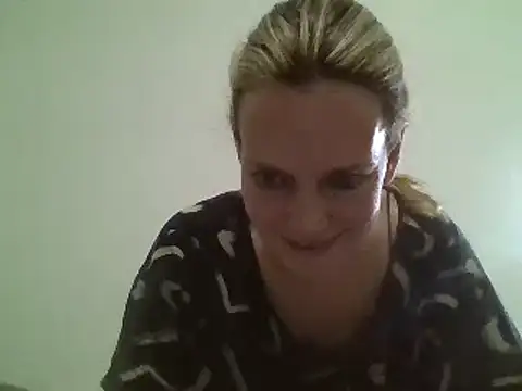 Snapshot of Annylove1 chatting on 12-25-24, 12:16 Annylove1 online show from 12-25-24, 12:16