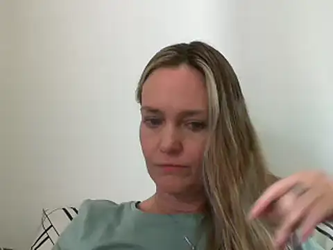 Snapshot of Annylove1 chatting on 12-25-24, 12:26 Annylove1 online show from 12-25-24, 12:26