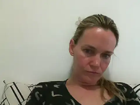 Snapshot of Annylove1 chatting on 12-30-24, 12:22 Annylove1 online show from 12-30-24, 12:22