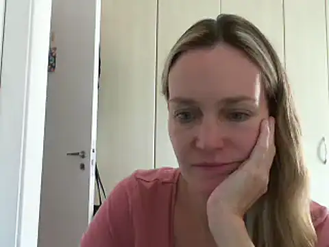 Snapshot of Annylove1 chatting on 01-04-25, 01:42 Annylove1 online show from 01-04-25, 01:42