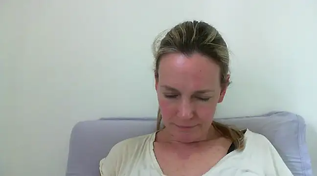 Snapshot of Annylove1 chatting on 01-20-25, 05:27 Annylove1 online show from 01-20-25, 05:27