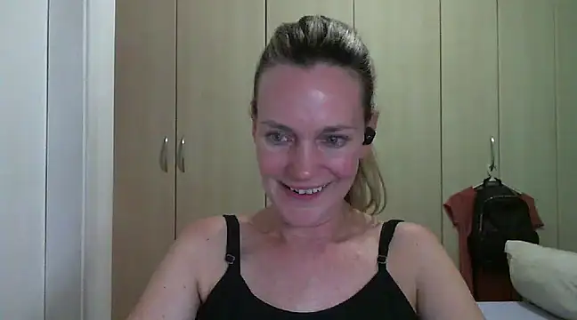 Snapshot of Annylove1 chatting on 01-21-25, 09:15 Annylove1 online show from 01-21-25, 09:15