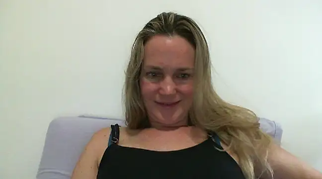 Snapshot of Annylove1 chatting on 01-27-25, 12:12 Annylove1 online show from 01-27-25, 12:12
