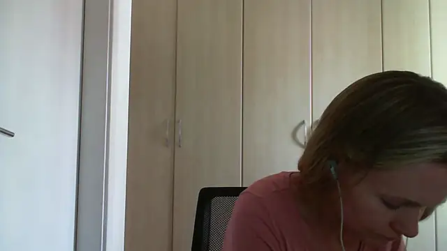 Snapshot of Annylove1 chatting on 02-12-25, 04:55 Annylove1 online show from 02-12-25, 04:55