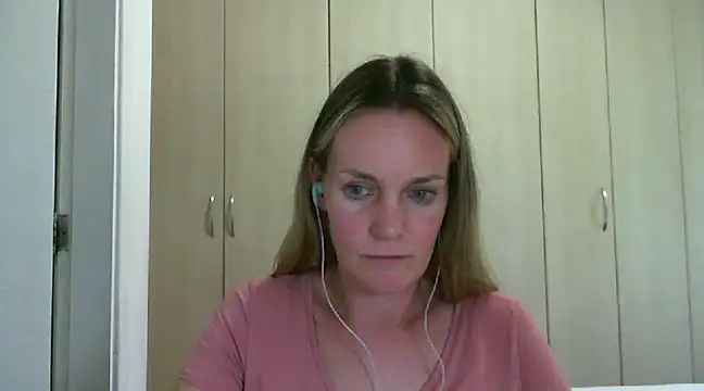 Snapshot of Annylove1 chatting on 02-13-25, 06:16 Annylove1 online show from 02-13-25, 06:16