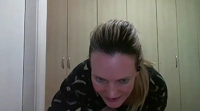 Snapshot of Annylove1 chatting on 02-14-25, 12:41 Annylove1 online show from 02-14-25, 12:41