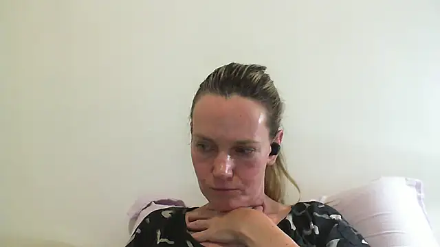 Snapshot of Annylove1 chatting on 02-16-25, 12:52 Annylove1 online show from 02-16-25, 12:52