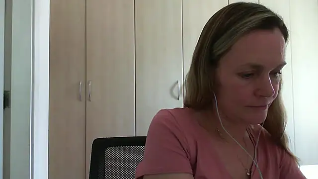 Snapshot of Annylove1 chatting on 02-26-25, 03:19 Annylove1 online show from 02-26-25, 03:19