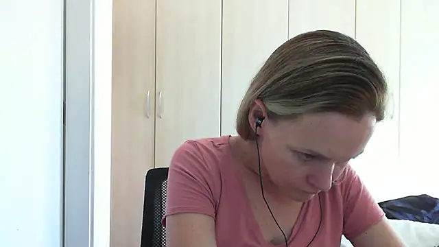 Snapshot of Annylove1 chatting on 03-05-25, 05:50 Annylove1 online show from 03-05-25, 05:50