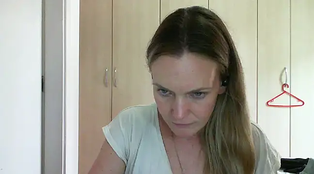 Snapshot of Annylove1 chatting on 03-18-25, 06:04 Annylove1 online show from 03-18-25, 06:04