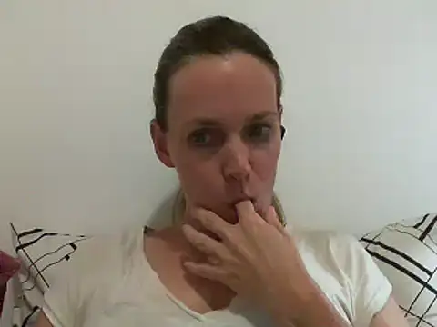 Snapshot of Annylove1 chatting on 03-19-25, 10:42 Annylove1 online show from 03-19-25, 10:42