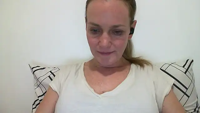 Snapshot of Annylove1 chatting on 03-20-25, 11:34 Annylove1 online show from 03-20-25, 11:34
