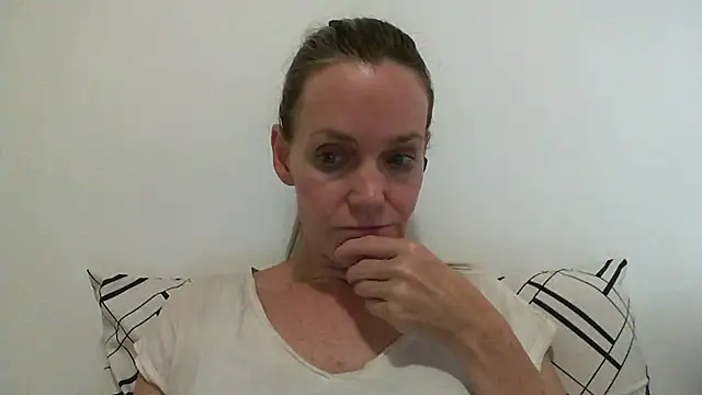 Snapshot of Annylove1 chatting on 03-22-25, 12:17 Annylove1 online show from 03-22-25, 12:17