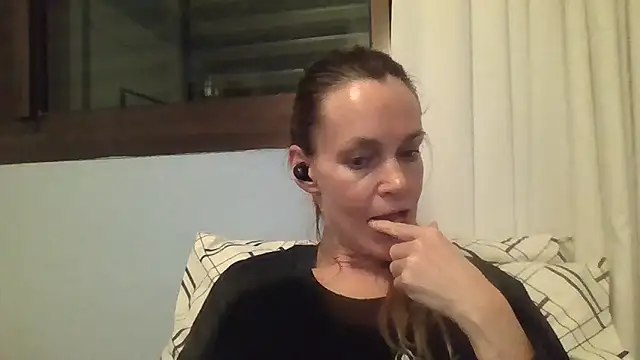 Snapshot of Annylove1 chatting on 09-13-25, 12:21 Annylove1 online show from 09-13-25, 12:21