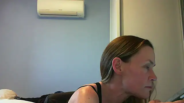 Snapshot of Annylove1 chatting on 09-21-25, 06:53 Annylove1 online show from 09-21-25, 06:53